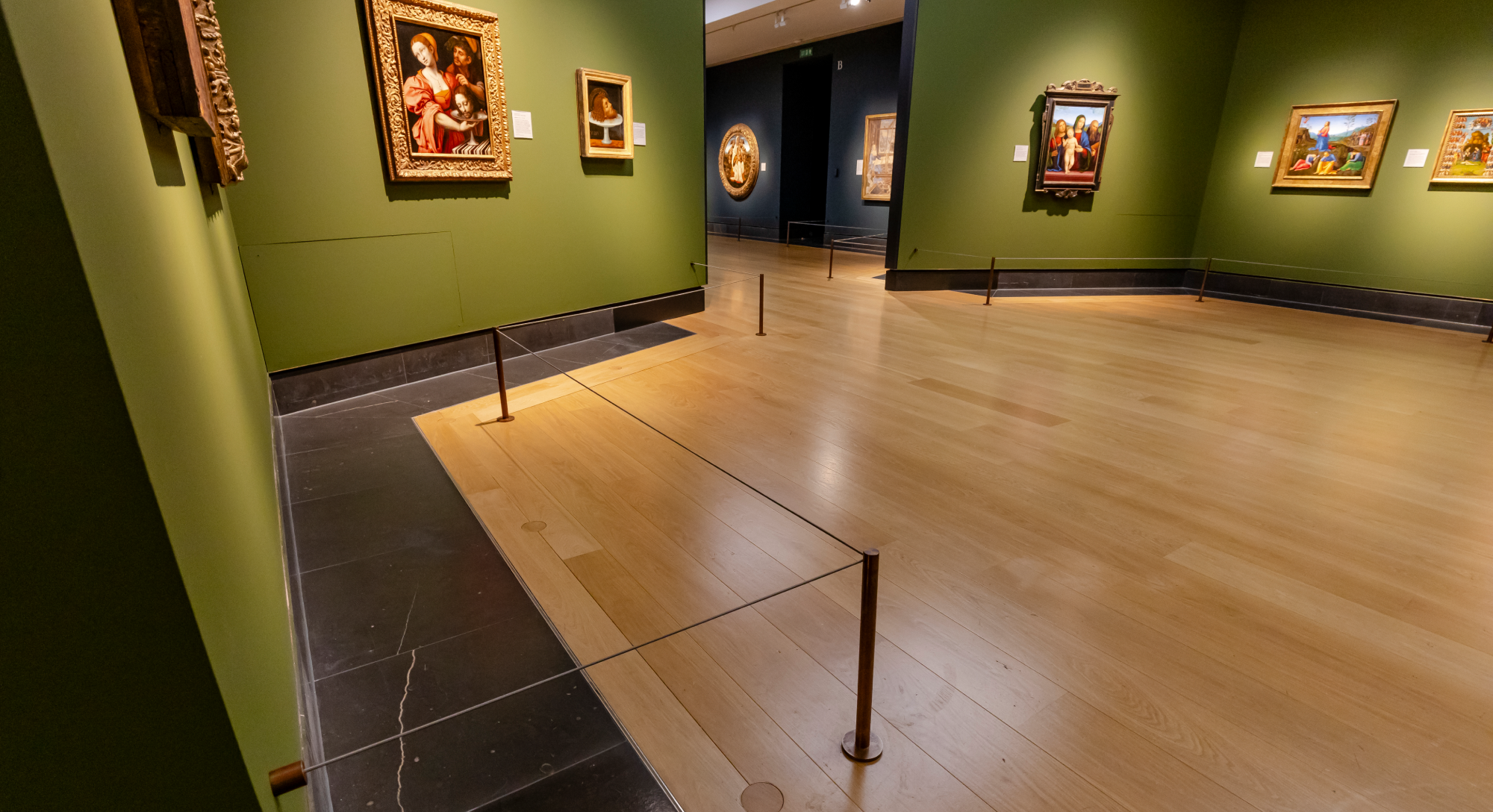 AEC Museum & Gallery’s Expertise Shines at The National Gallery: Surface-Mounted Stanchion Transformation